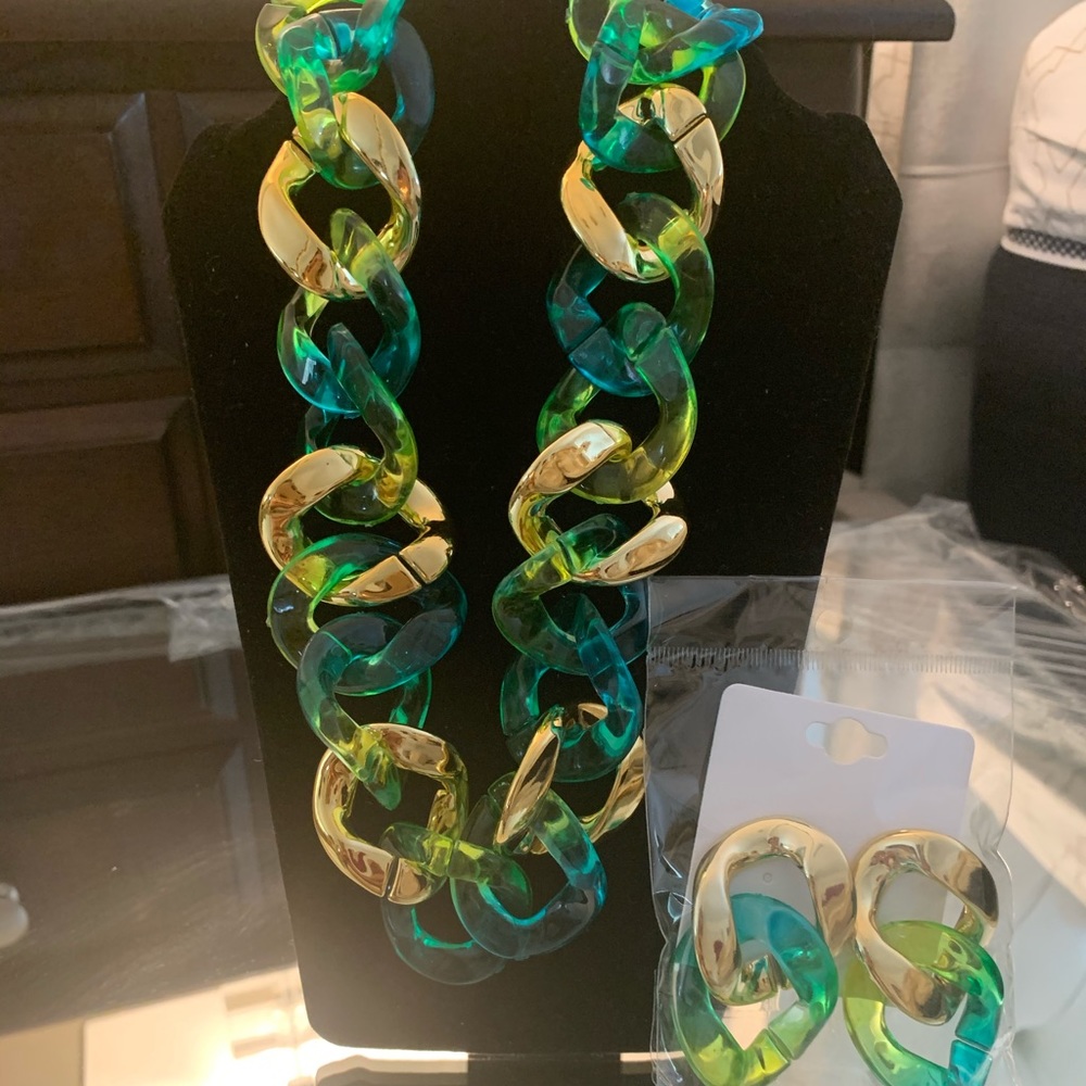 Necklace and earring set